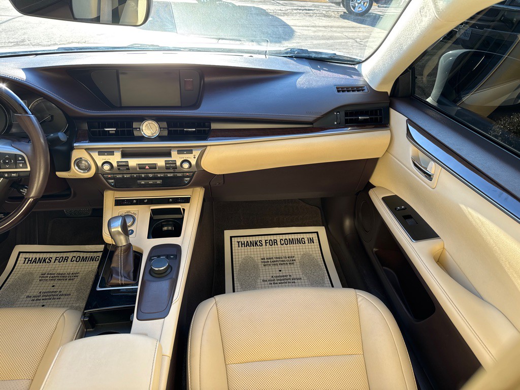 2017 Lexus ES Image 10