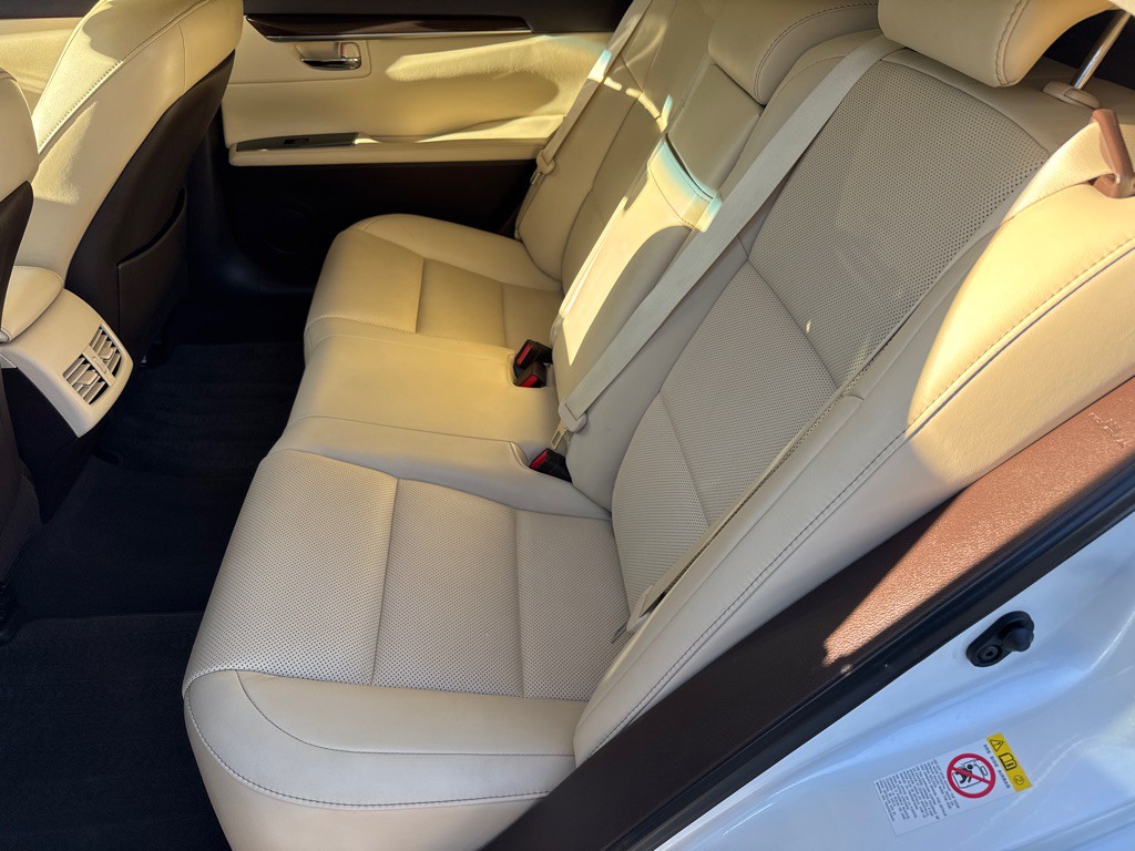 2017 Lexus ES Image 13