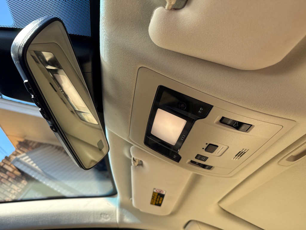 2017 Lexus ES Image 19