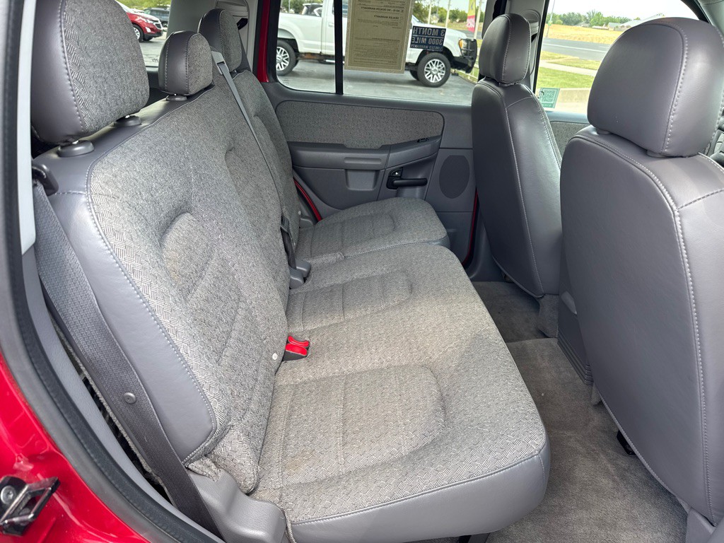 2004 Ford Explorer Image 10