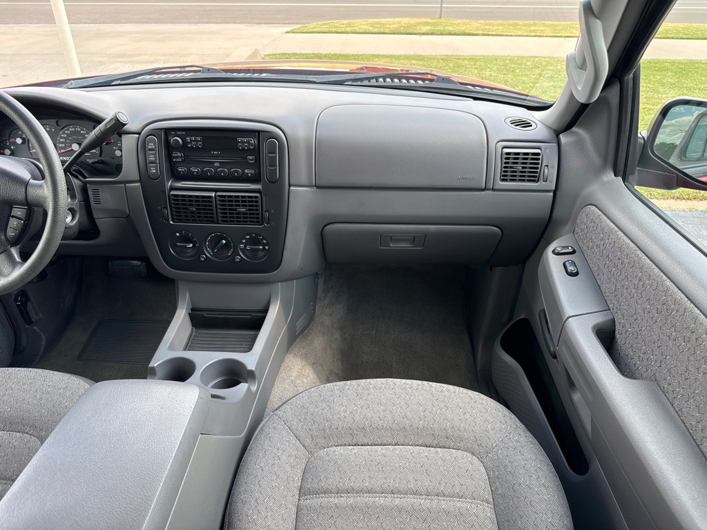 2004 Ford Explorer Image 11