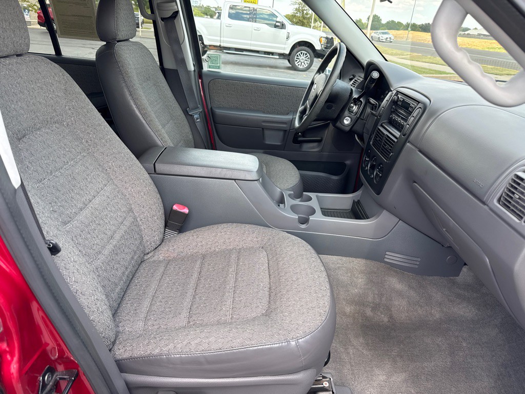 2004 Ford Explorer Image 12