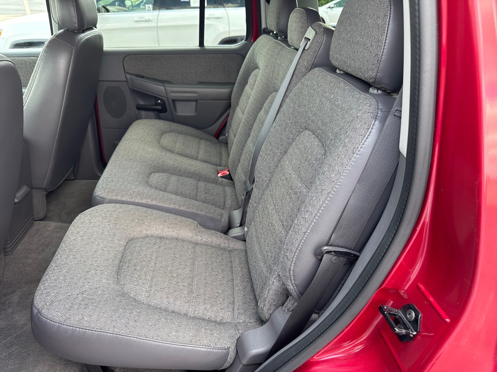 2004 Ford Explorer Image 14