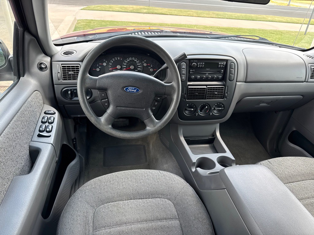 2004 Ford Explorer Image 15