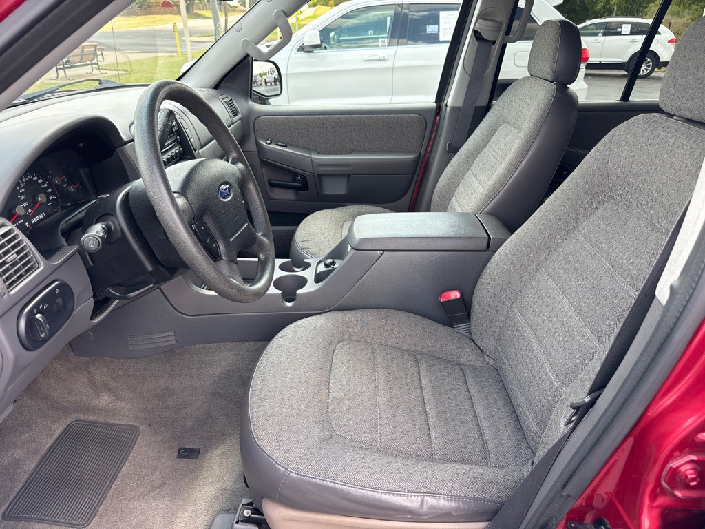 2004 Ford Explorer Image 16