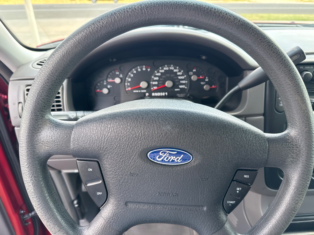 2004 Ford Explorer Image 19