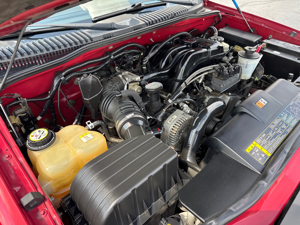 2004 Ford Explorer Image 21