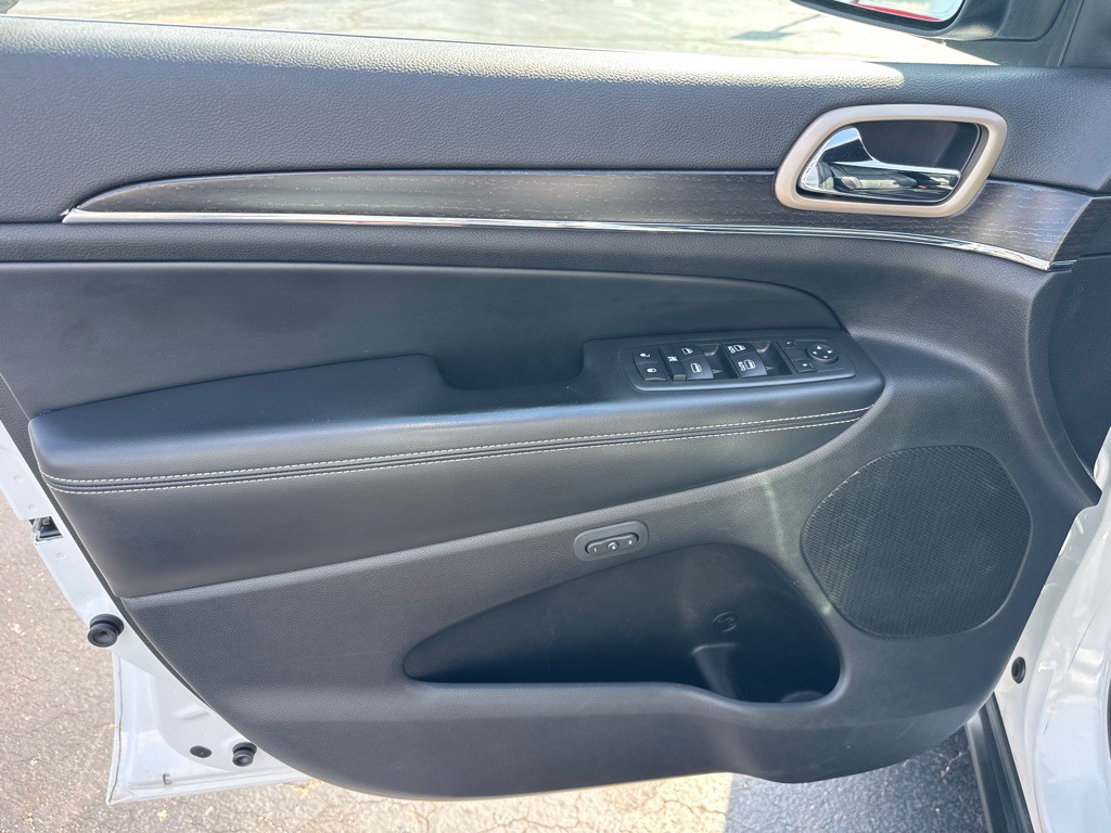 2014 Jeep Grand Cherokee Image 17