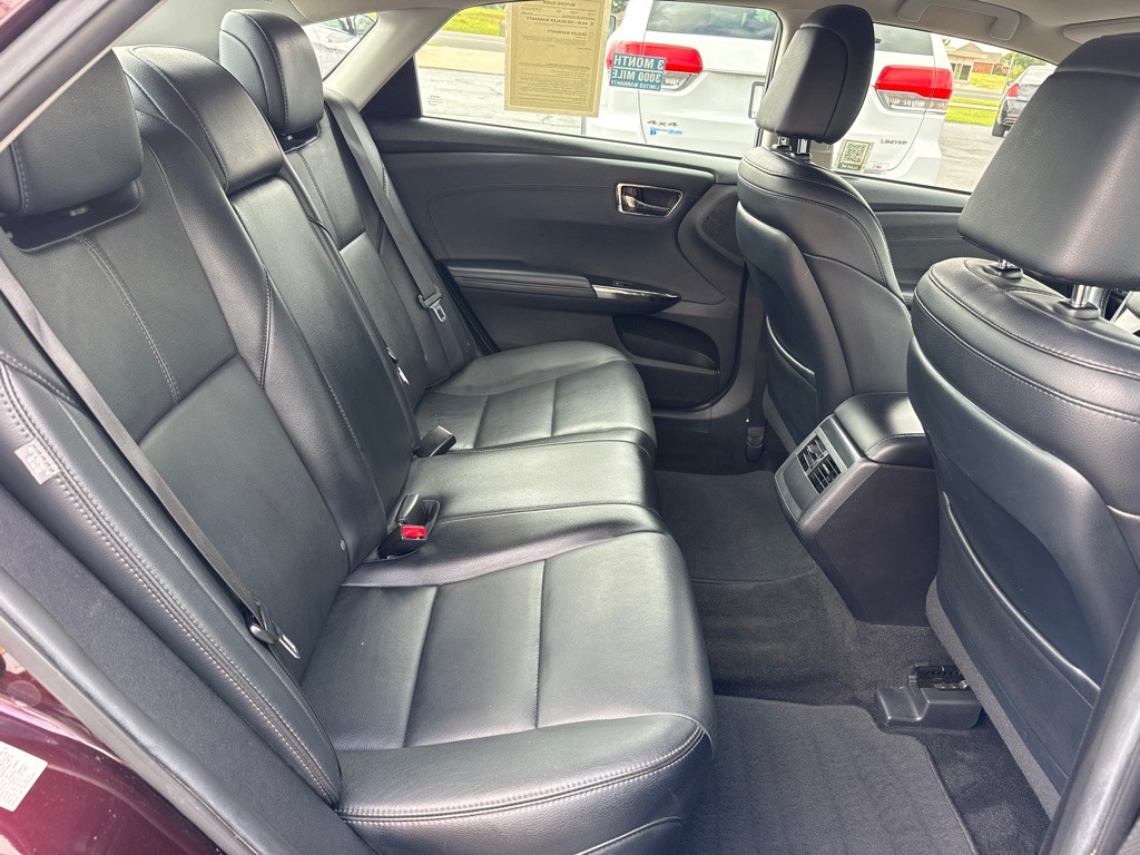 2016 Toyota Avalon Image 10