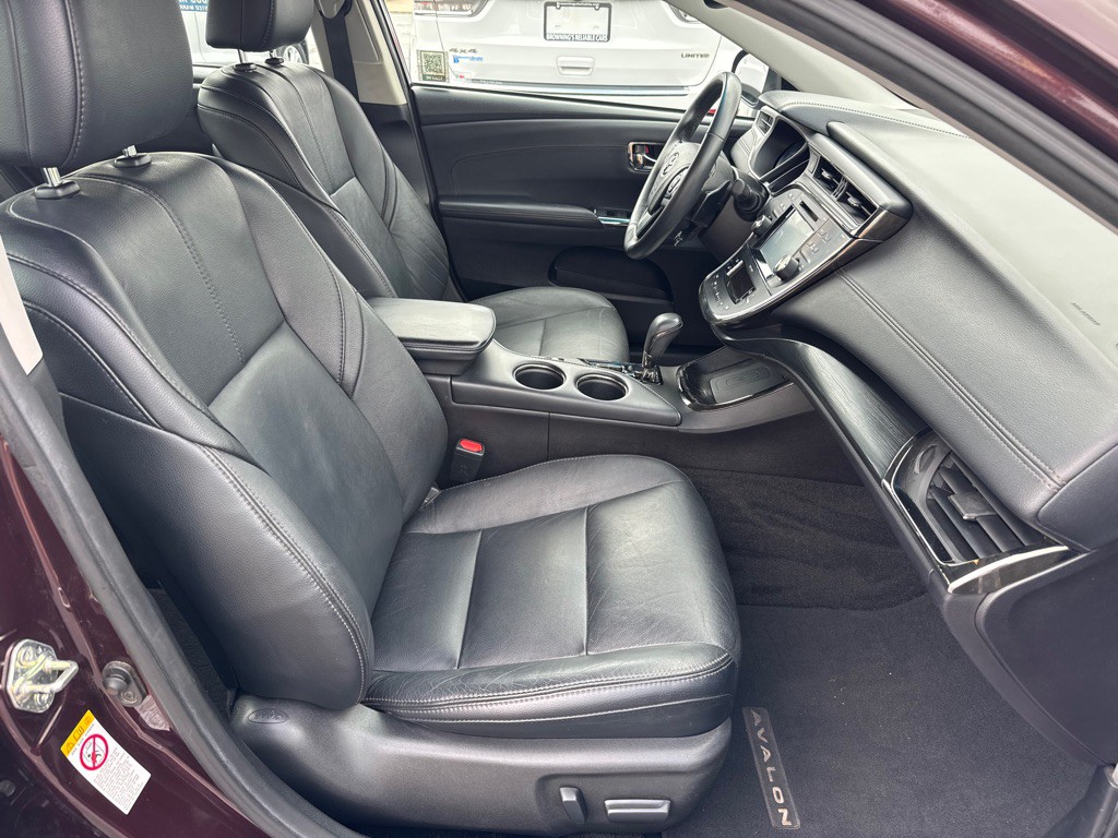 2016 Toyota Avalon Image 12