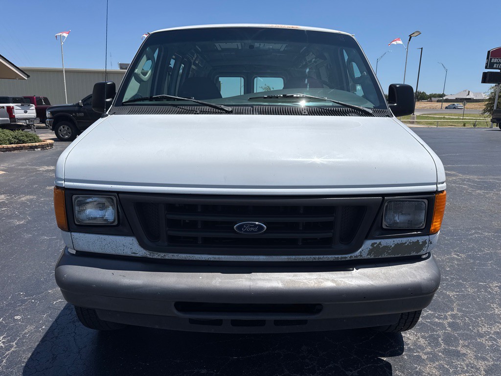2006 Ford Econoline Image 2