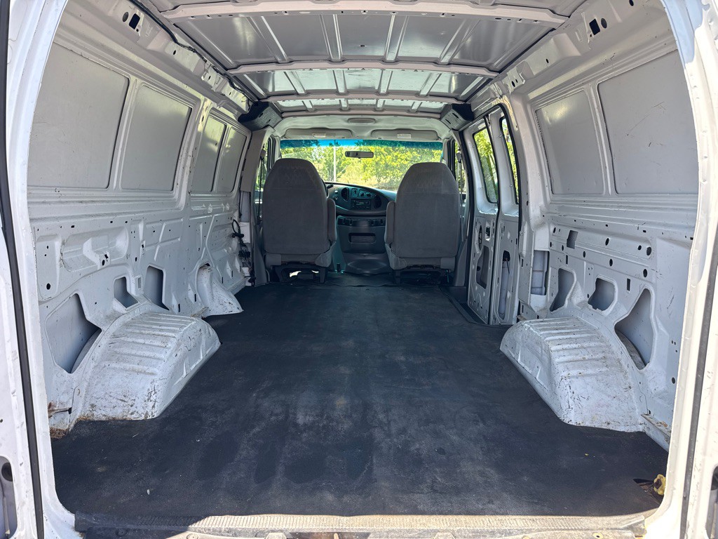 2006 Ford Econoline Image 9