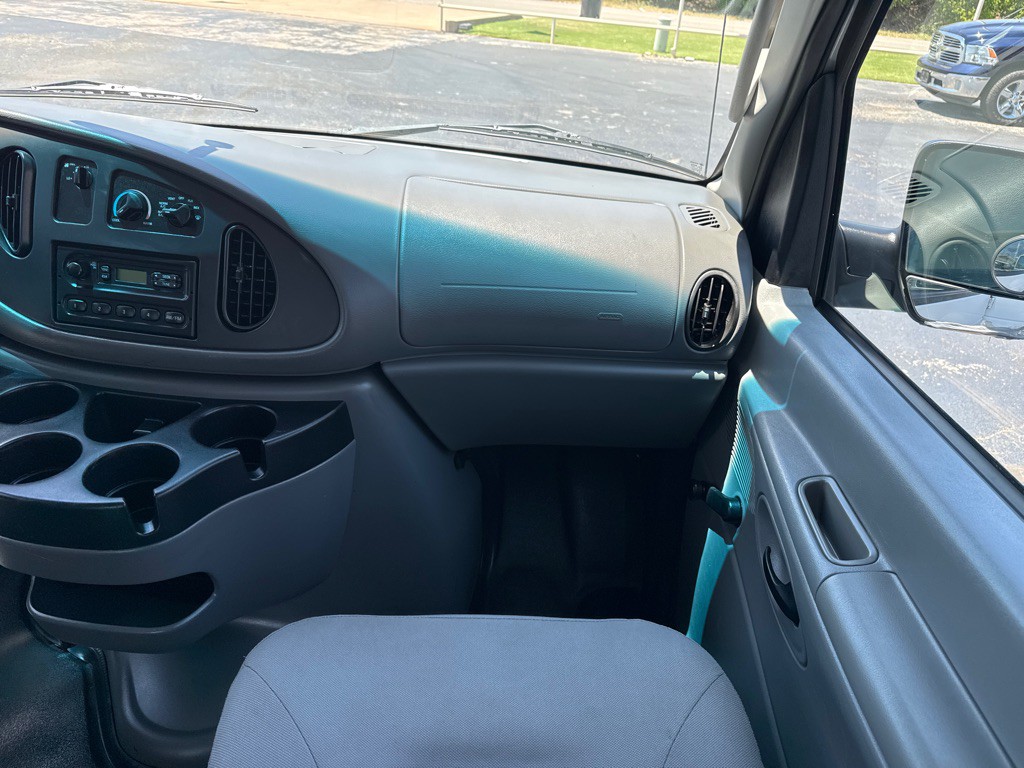 2006 Ford Econoline Image 11