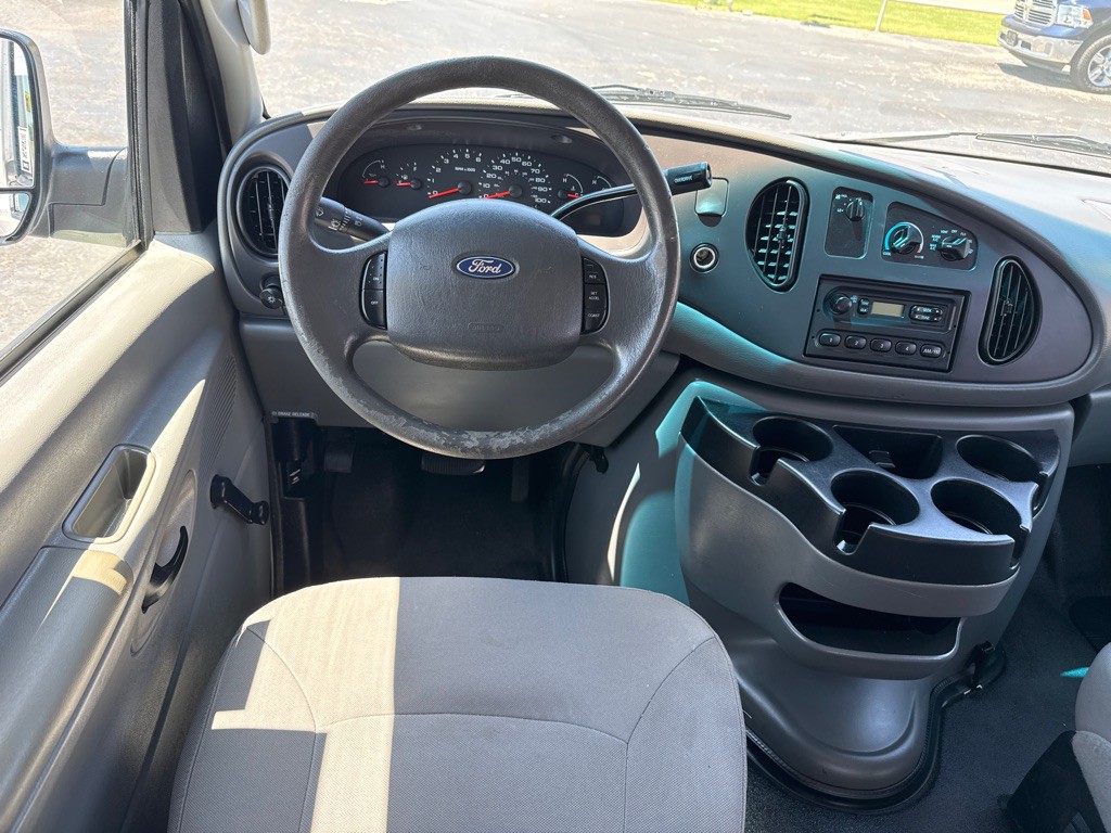 2006 Ford Econoline Image 12