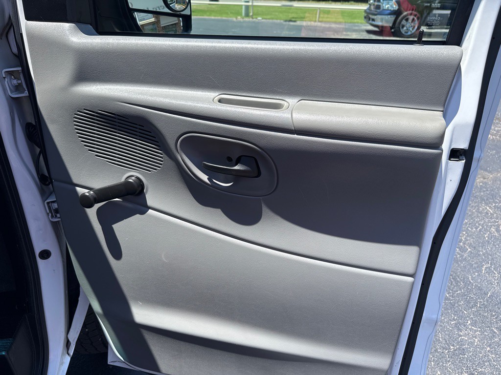 2006 Ford Econoline Image 14