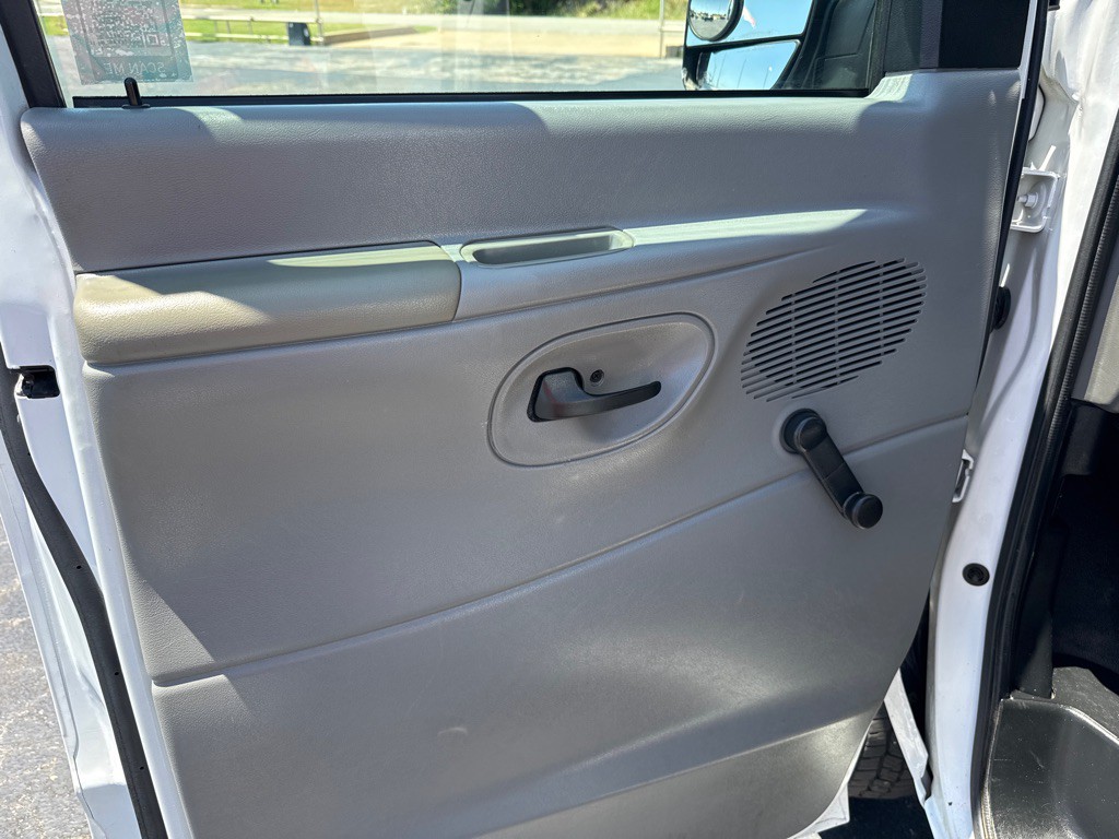 2006 Ford Econoline Image 16