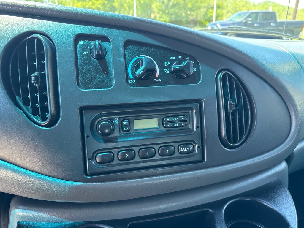 2006 Ford Econoline Image 17