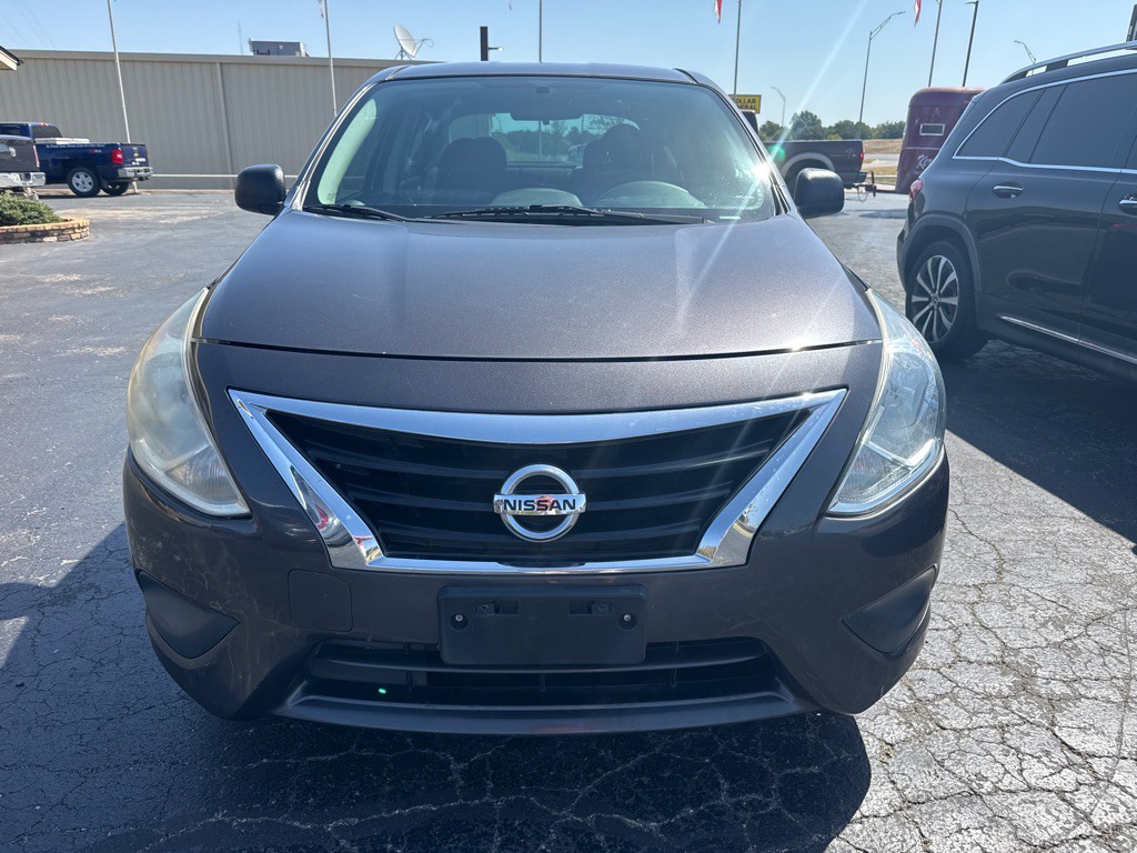 2015 Nissan Versa Image 2