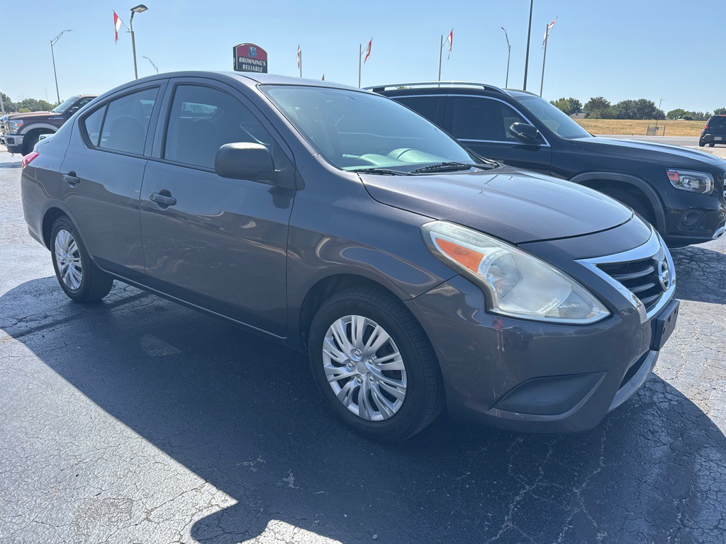 2015 Nissan Versa Image 3