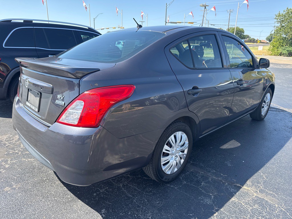 2015 Nissan Versa Image 4
