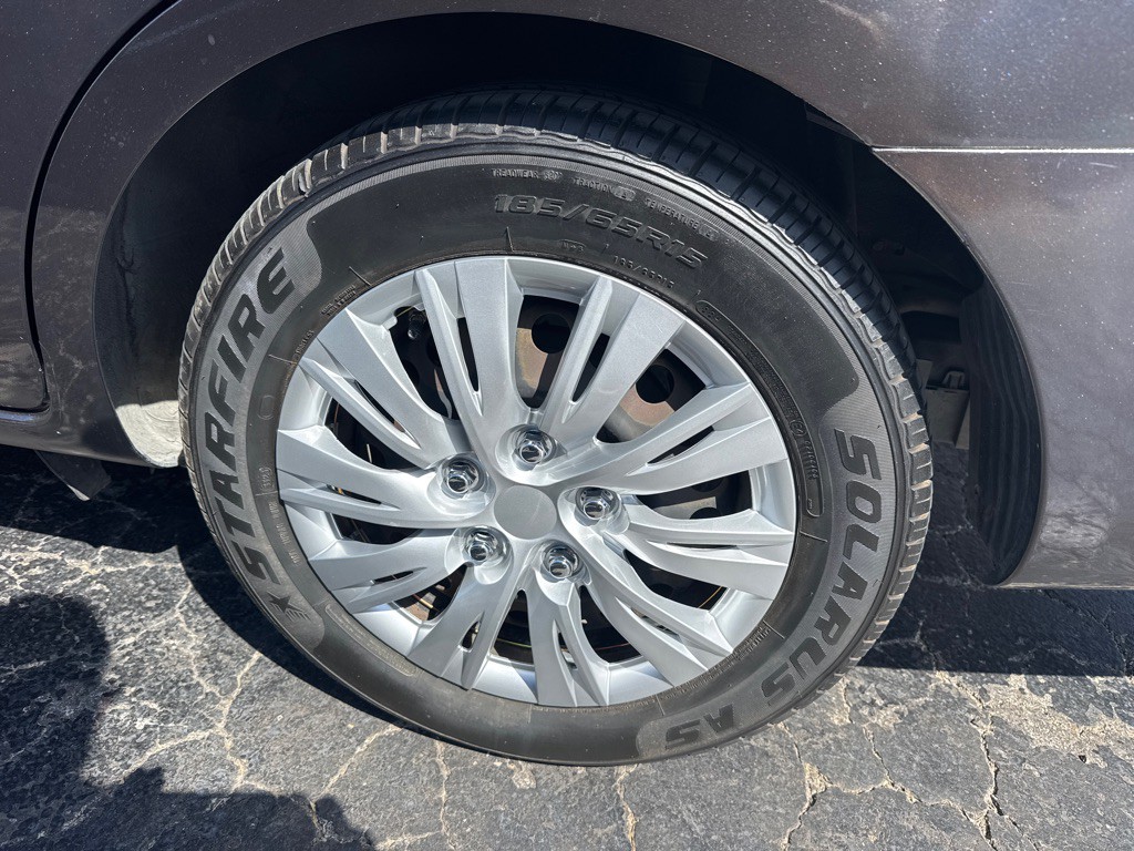 2015 Nissan Versa Image 8