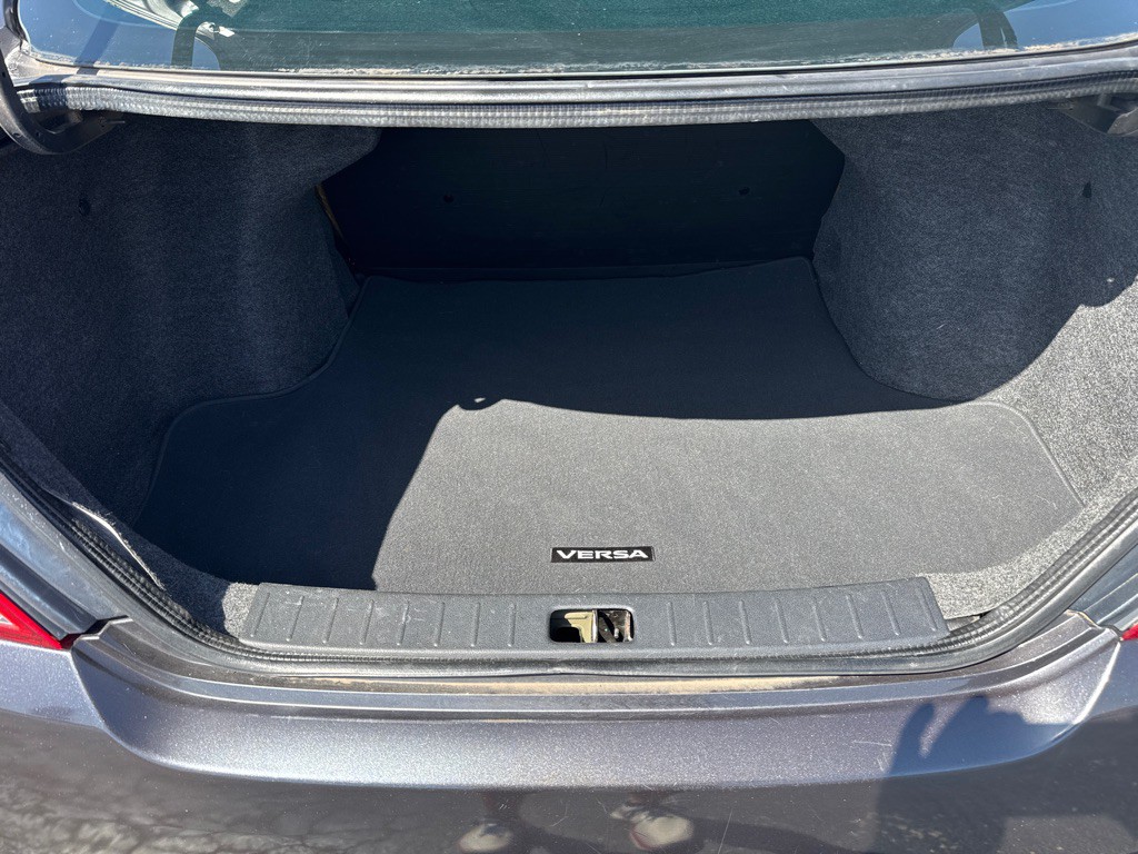 2015 Nissan Versa Image 9