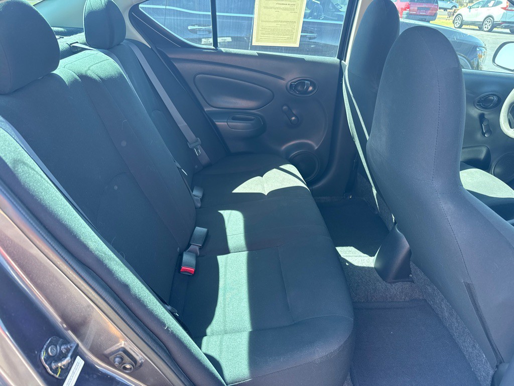 2015 Nissan Versa Image 10