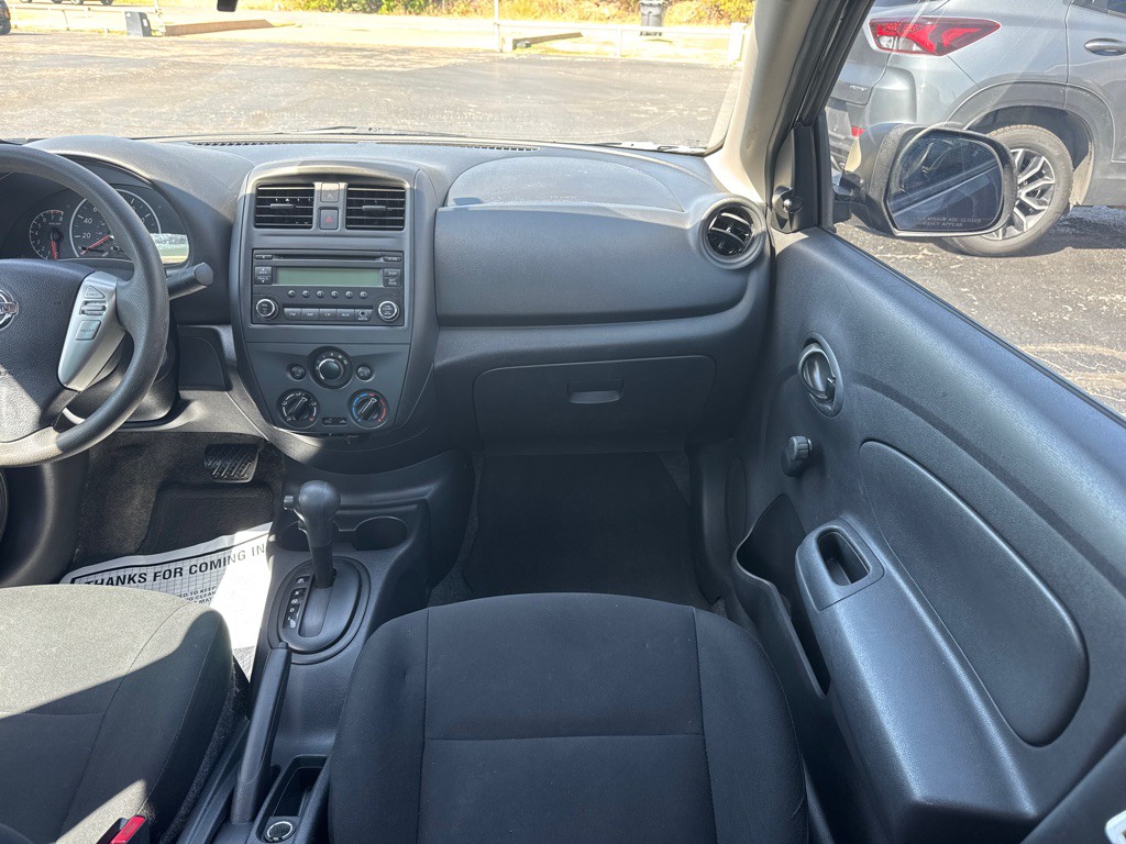 2015 Nissan Versa Image 11