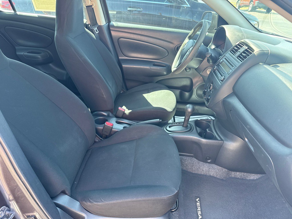 2015 Nissan Versa Image 12