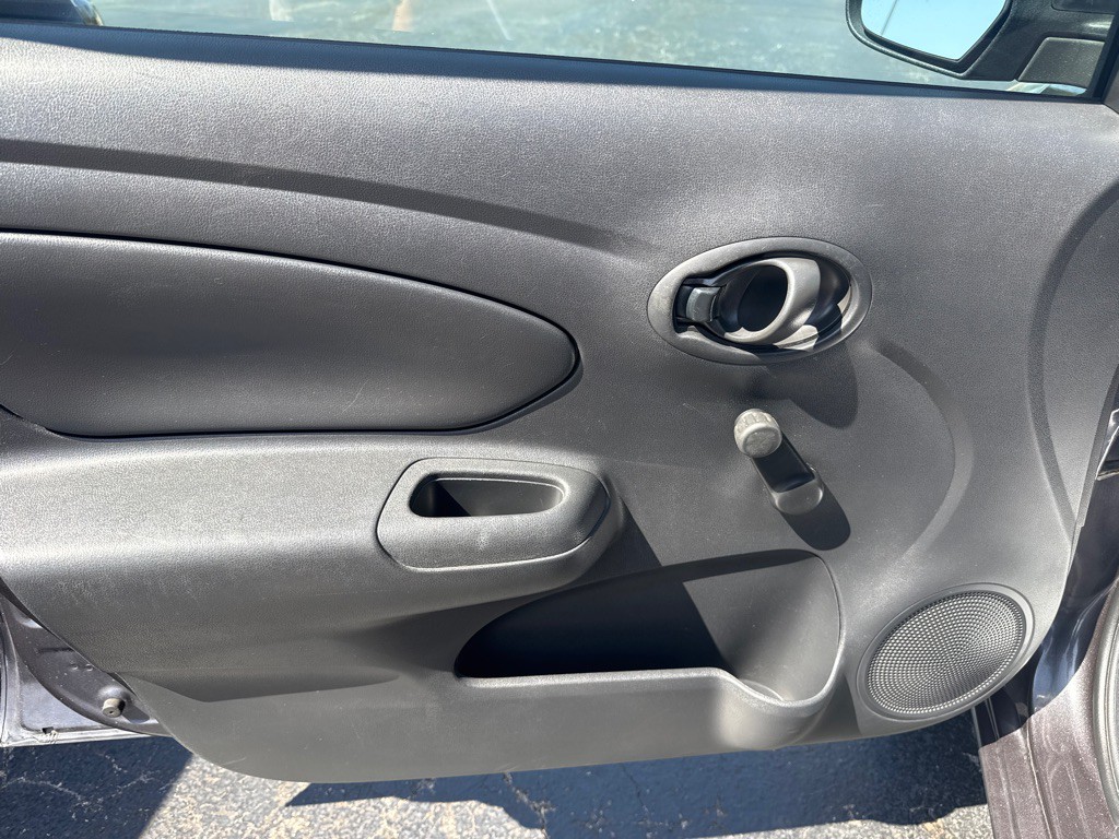 2015 Nissan Versa Image 17