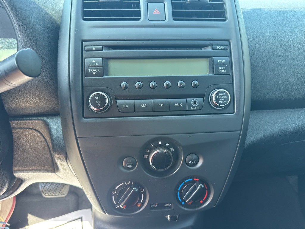 2015 Nissan Versa Image 18