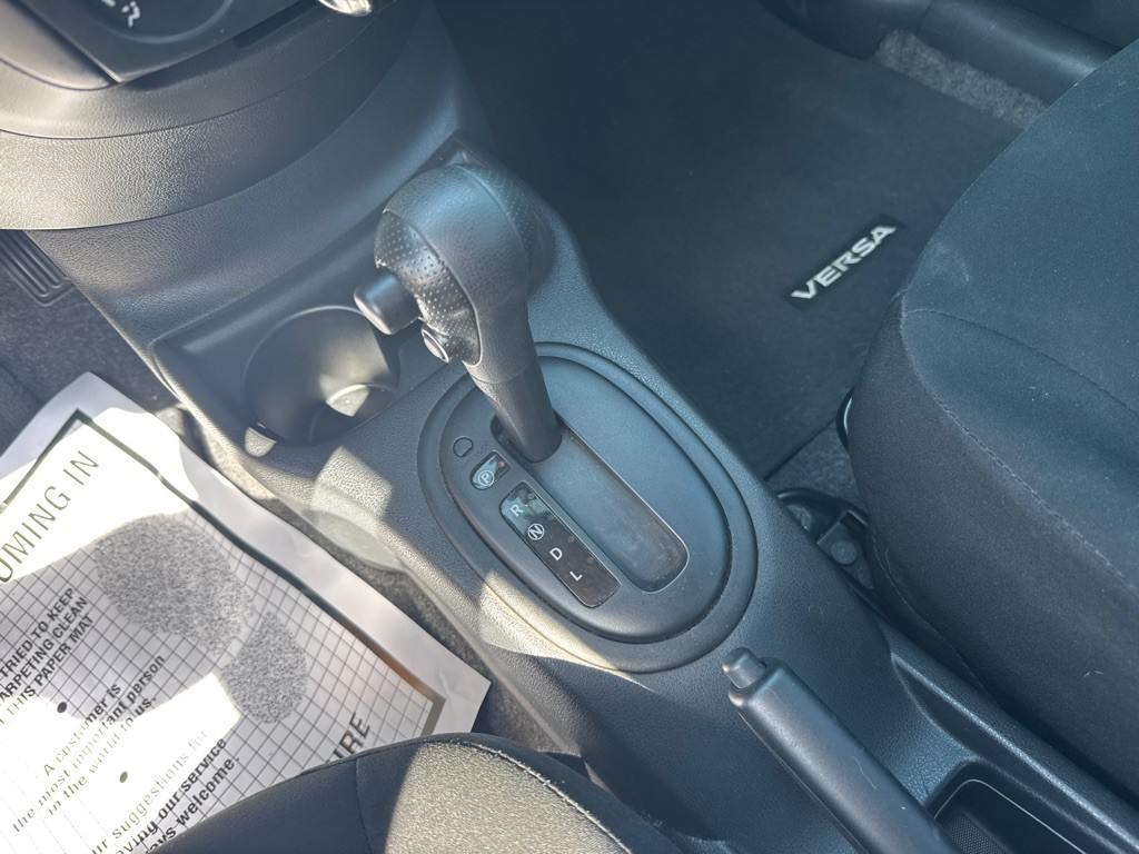 2015 Nissan Versa Image 19