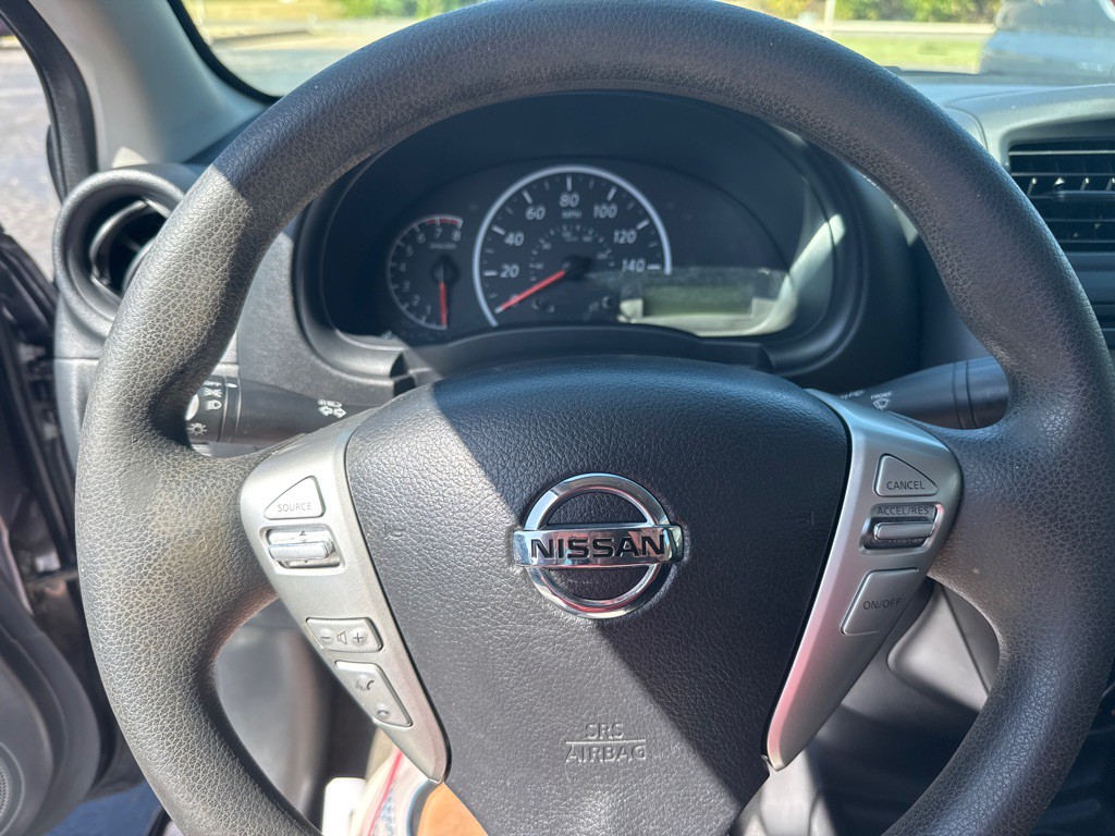 2015 Nissan Versa Image 20