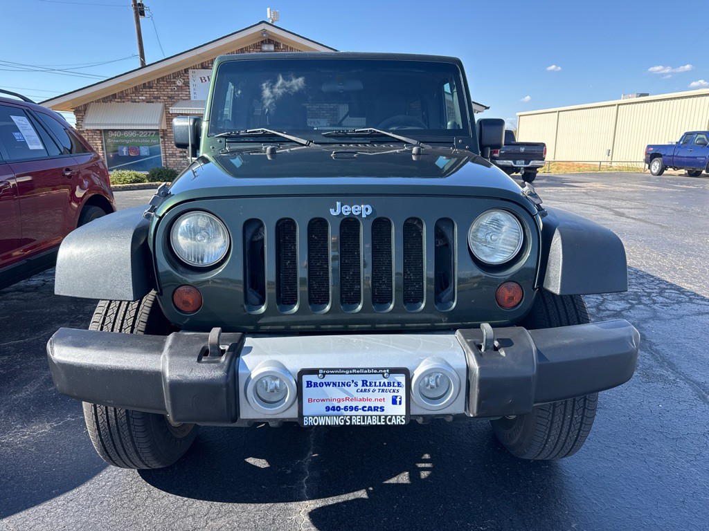2010 Jeep Wrangler Unlimited Image 2