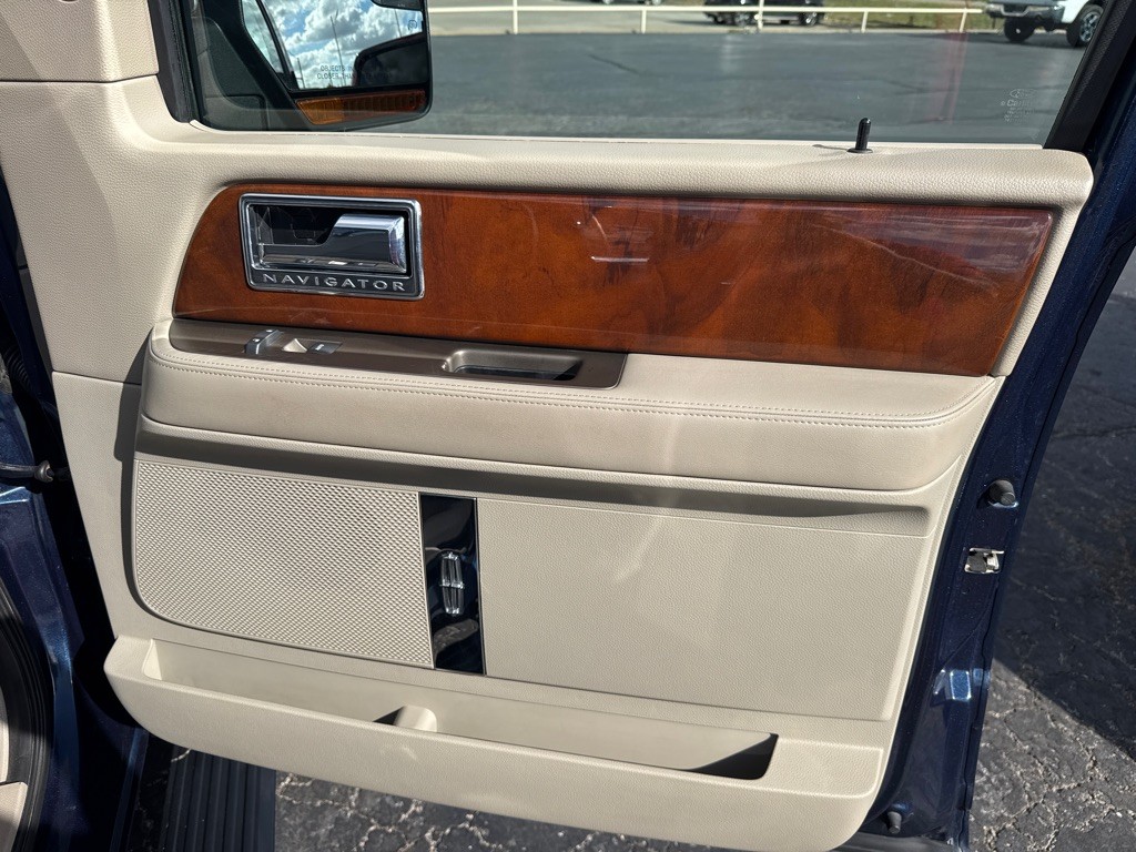 2013 Lincoln Navigator Image 15