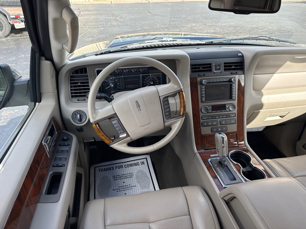 2013 Lincoln Navigator Image 17