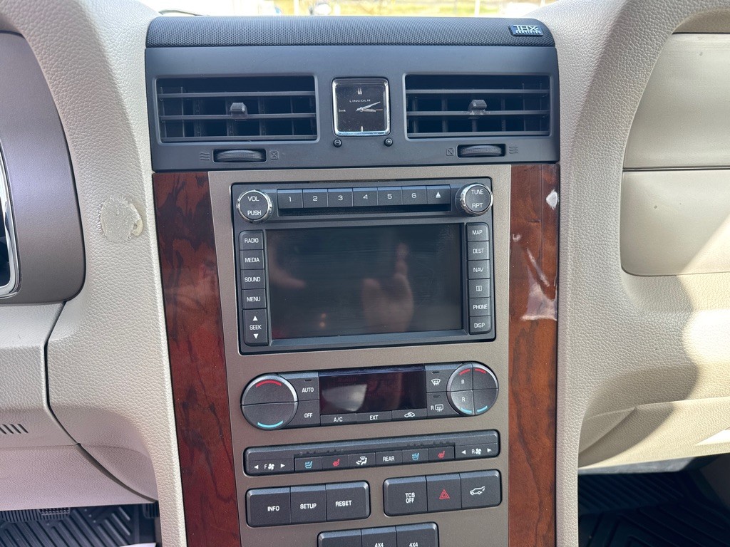 2013 Lincoln Navigator Image 20