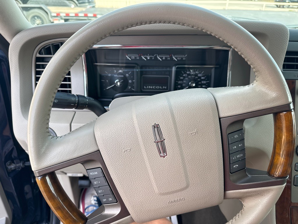 2013 Lincoln Navigator Image 22