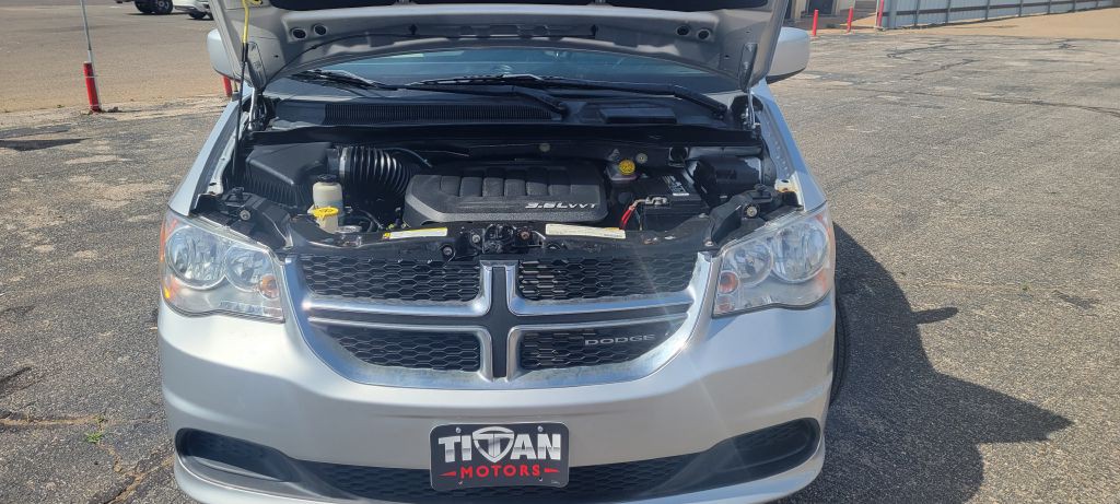 2011 Dodge Grand Caravan Image 4