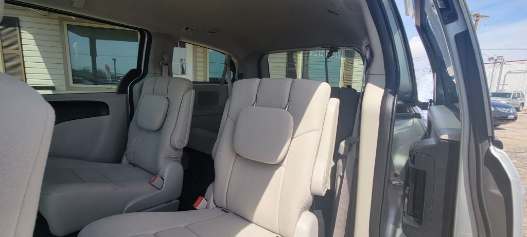 2011 Dodge Grand Caravan Image 8