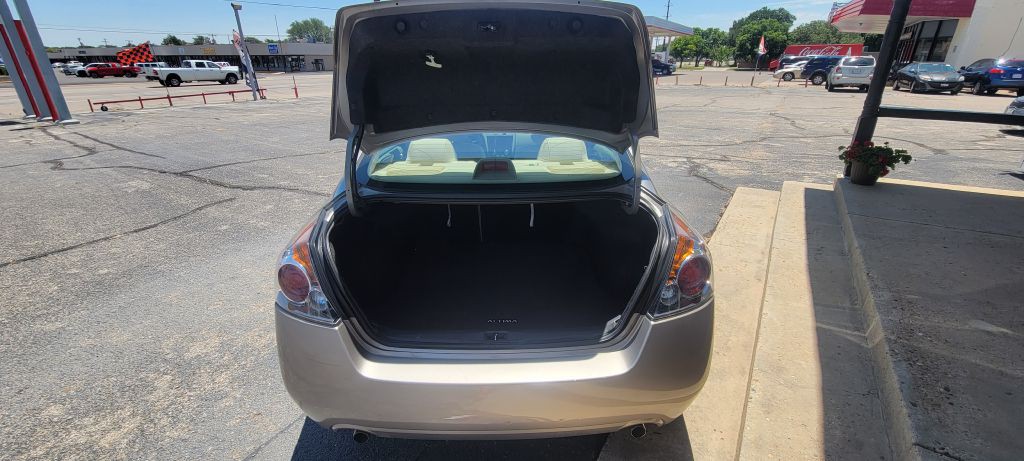 2012 Nissan Altima Image 9