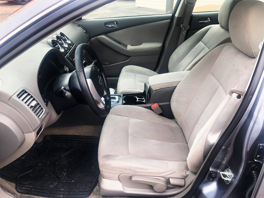 2011 Nissan Altima Image 9