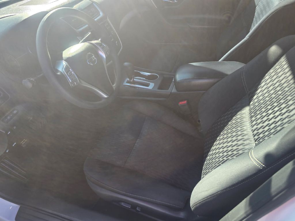 2017 Nissan Altima Image 4