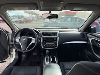 2017 Nissan Altima Image 5