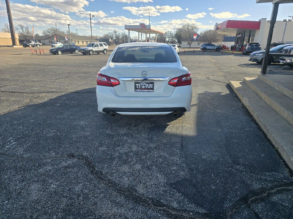 2017 Nissan Altima Image 7