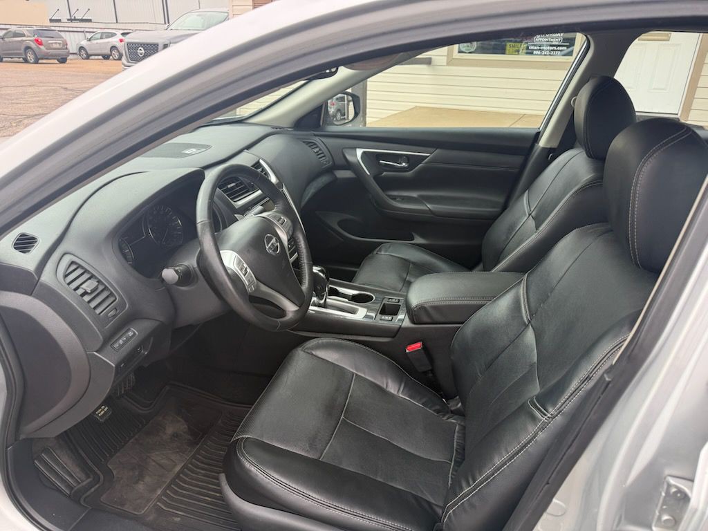 2016 Nissan Altima Image 4
