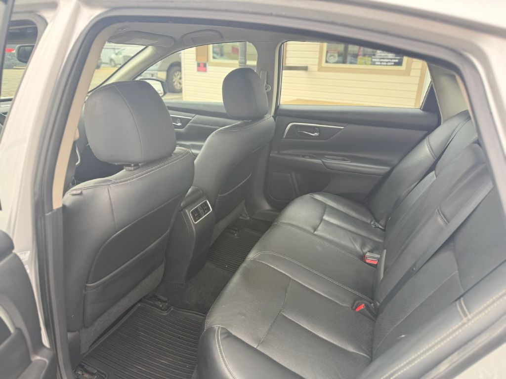 2016 Nissan Altima Image 6