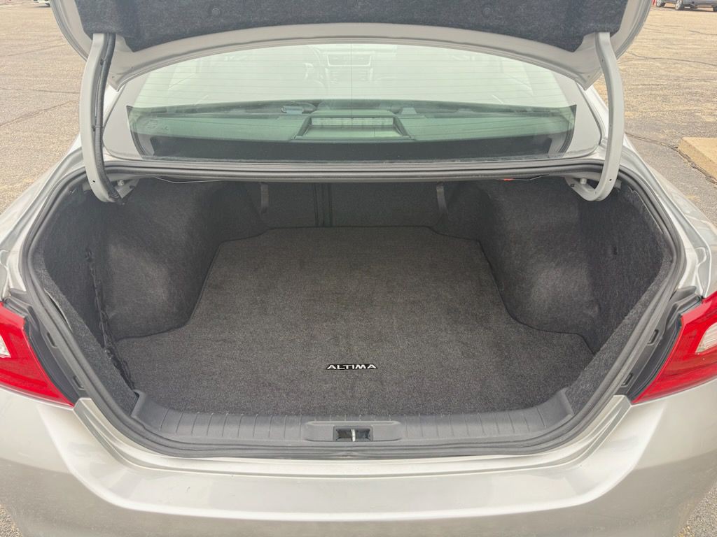 2016 Nissan Altima Image 7