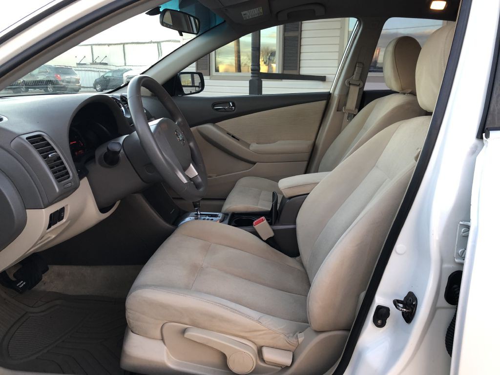 2010 Nissan Altima Image 4