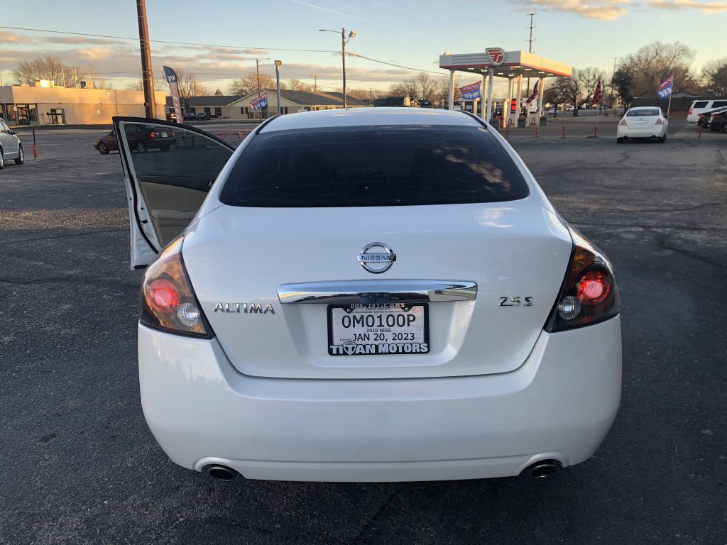 2010 Nissan Altima Image 9